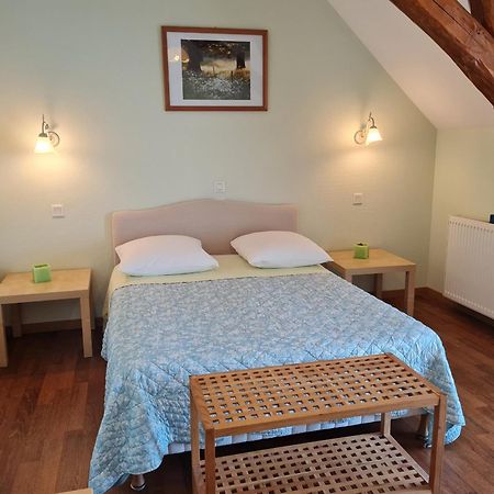 Ferme Renovee Au Calme - 4 Chambres, Petit-Dejeuner Inclu - Fr-1-590-450 Cravant  Bagian luar foto